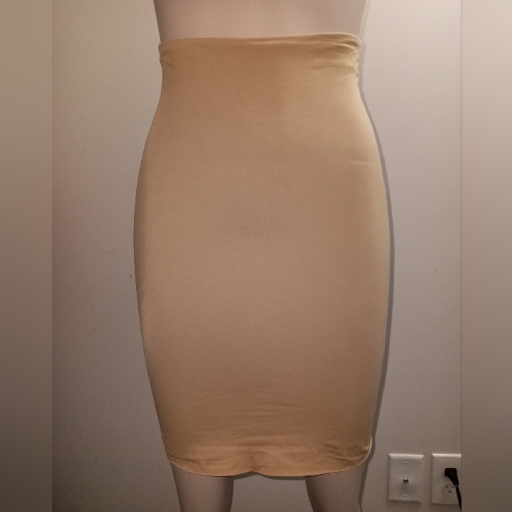 Assets by Sara Blakely nude shapewear size large